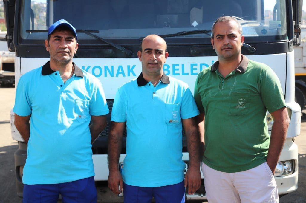 Temizlik işçileri buldukları para dolu çantayı polise teslim etti