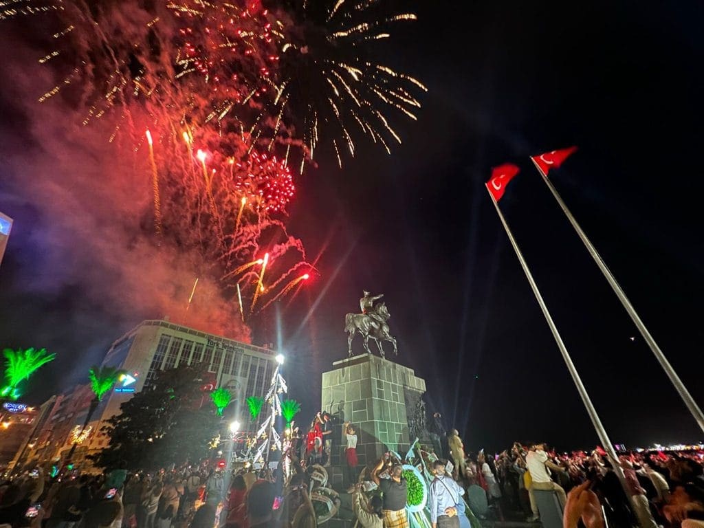 İzmir Valiliği 101. Yıla yakışır kutlama yapacak