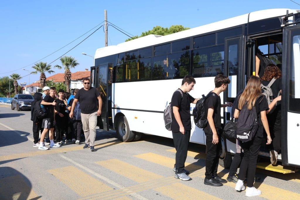 Güzelbahçe Belediyesi’nden Ücretsiz Okul Servisi