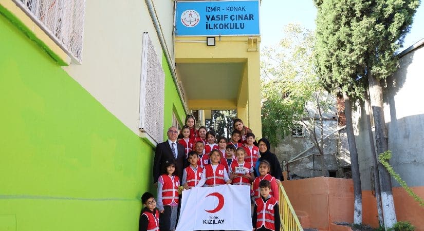 Vasıf Çınar İlkokulu öğrencilerinden Kızılay’a duygulandıran bağış