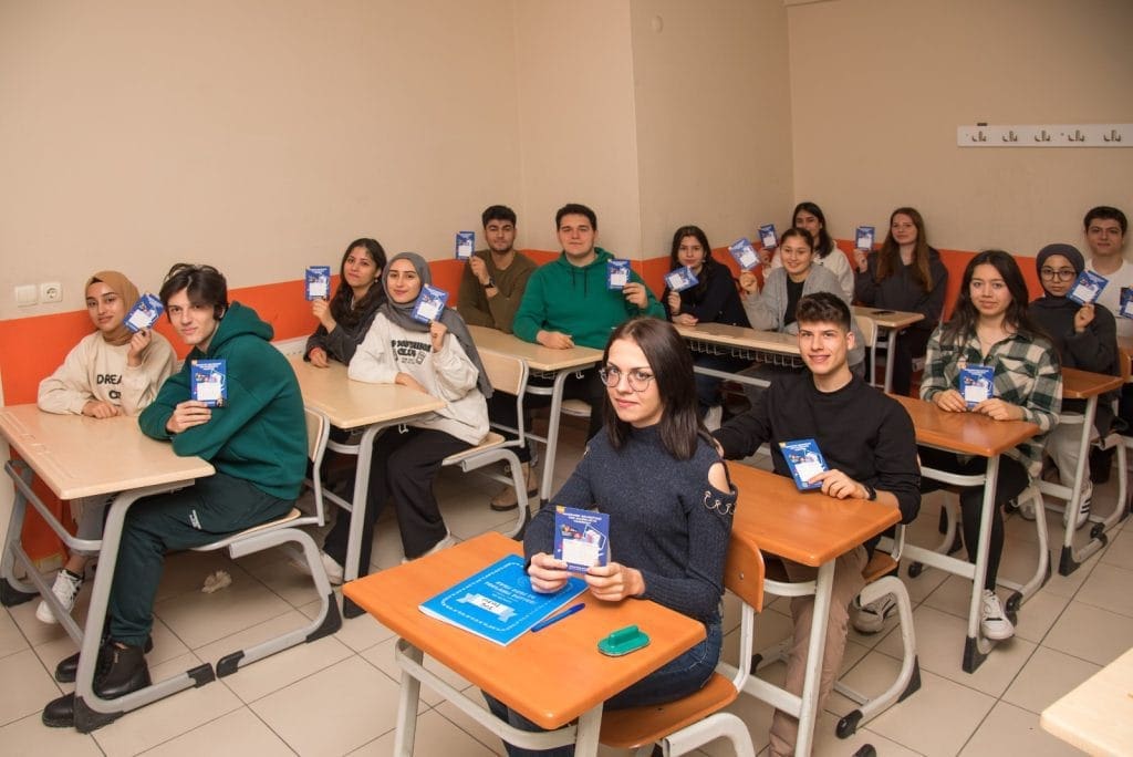 Menemen Belediyesi’nden öğrencilere dijital destek