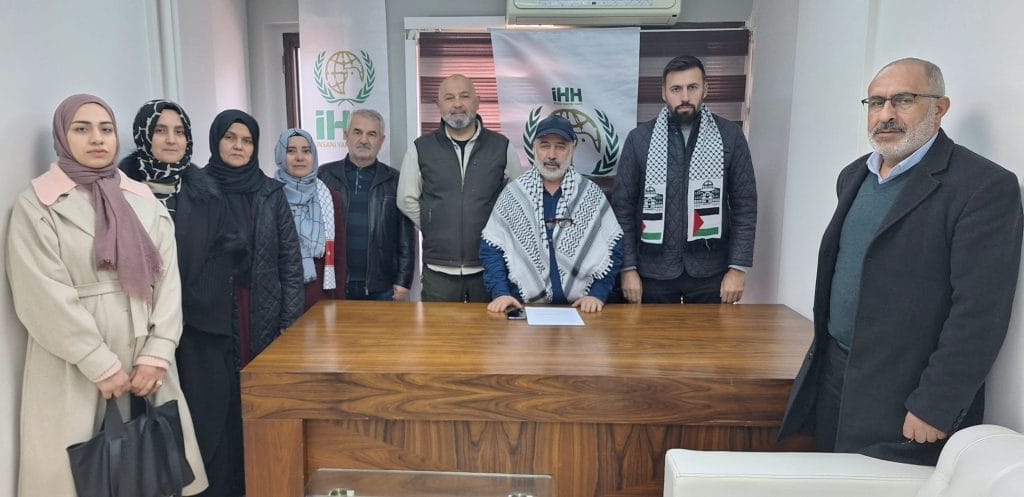 İzmir’den dünyaya yardım çağrısı: “Sizi bekliyorlar”