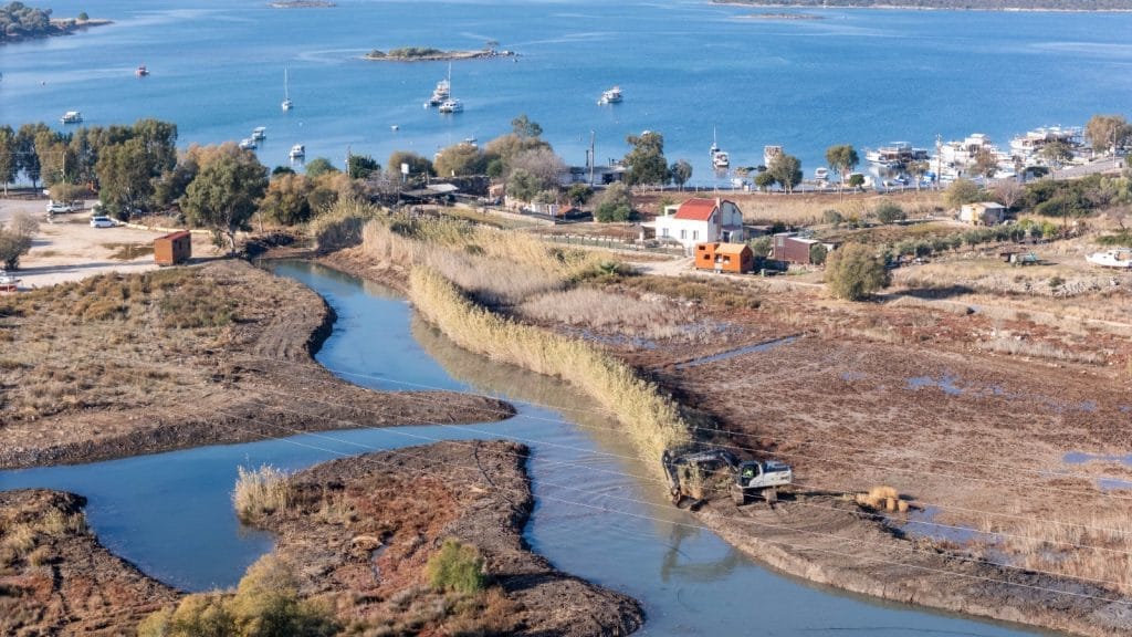 Antik Aleon Deresi’nde İZSU temizlik yaptı