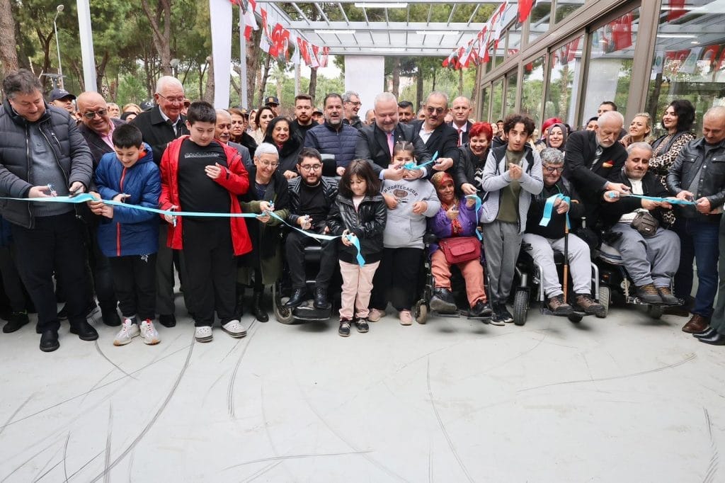 Menemen’de ‘Özel’ sergi