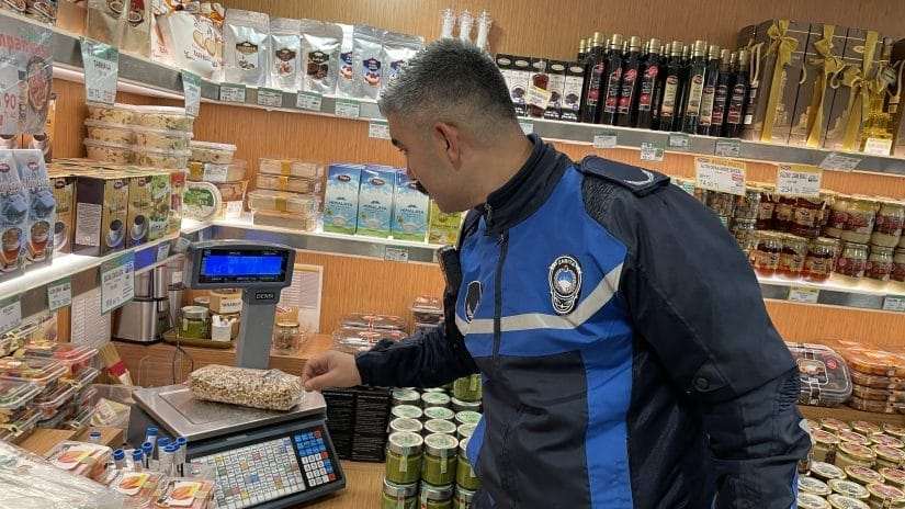 Aliağa Belediyesi Zabıta Müdürlüğü’nden Yılbaşı Denetimi