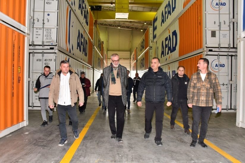 AFAD lojistik merkezinde inceleme