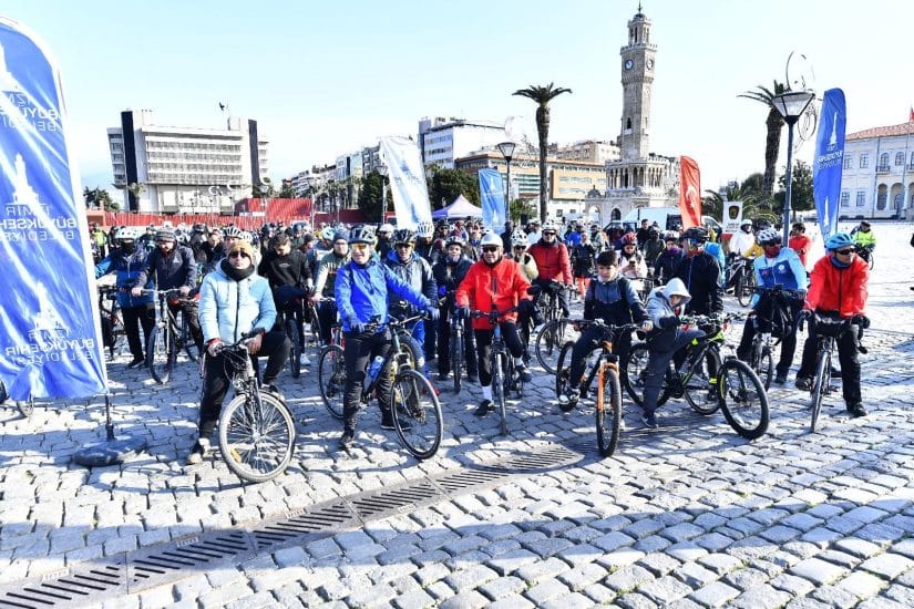İzmir, hafta sonunun tadını Bisikletli Pazar’la çıkarıyor