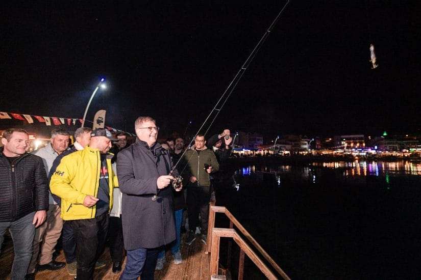 Tugay, balık avında