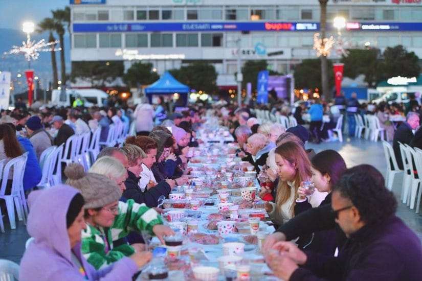 İzmir Büyükşehir İftar sofraları kuracak