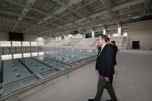 Kasapoğlu, olimpik yüzme havuzunda incelemede bulundu