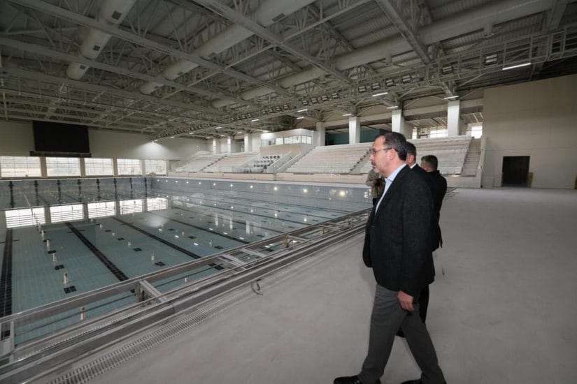 Kasapoğlu, olimpik yüzme havuzunda incelemede bulundu