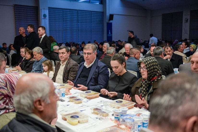 Tugay, ilk iftarda Ödemişlilerle buluştu