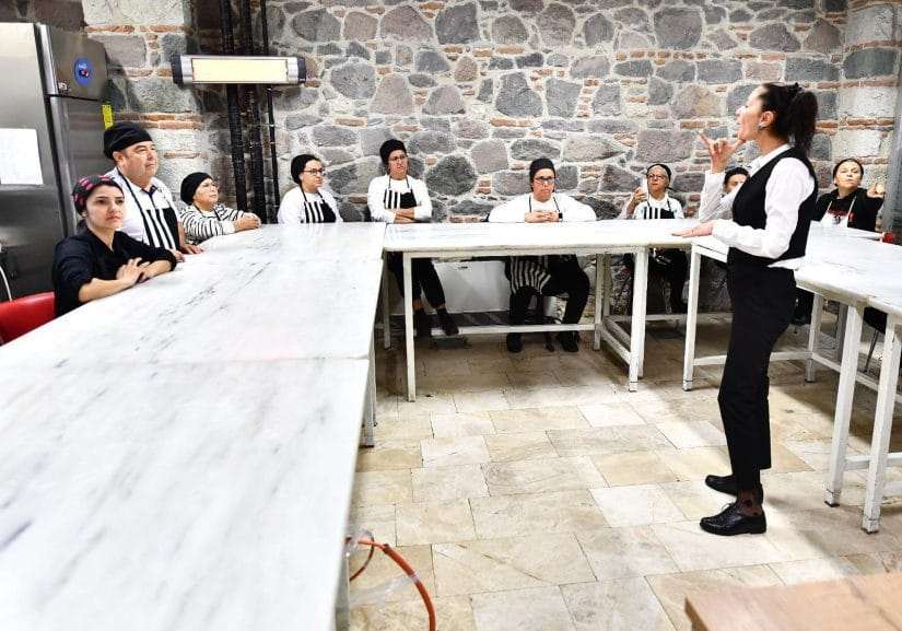 3 Mart Dünya Kulak ve İşitme Günü’nde işaret dili çevirmenleri hikâyelerini anlattı