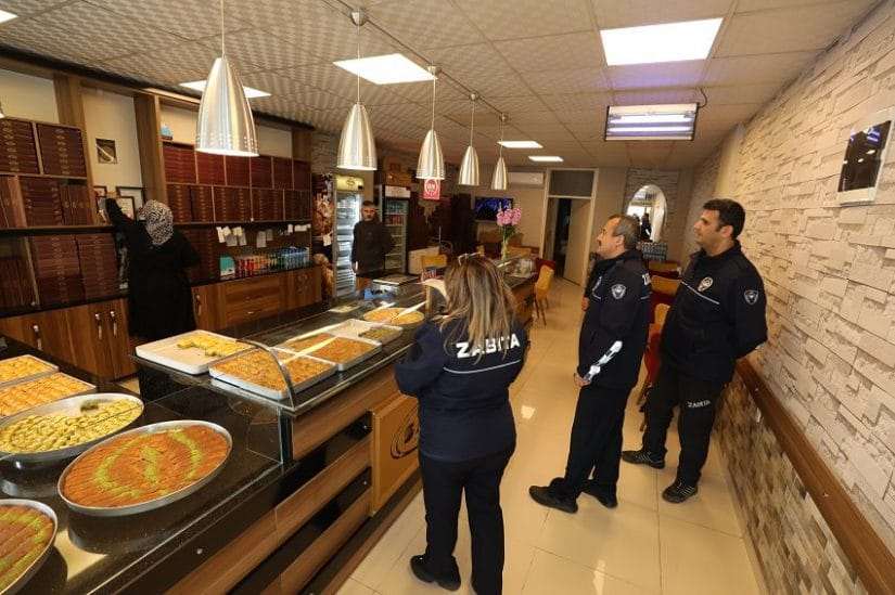 Menderes Zabıtasından Bayram Denetimi