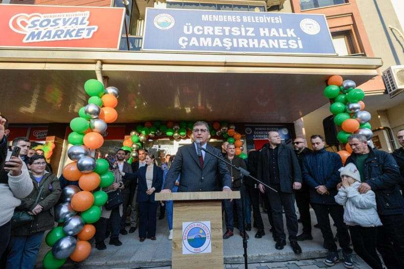 Başkan Tugay Menderes’te sosyal market açılışına ve iftara katıldı