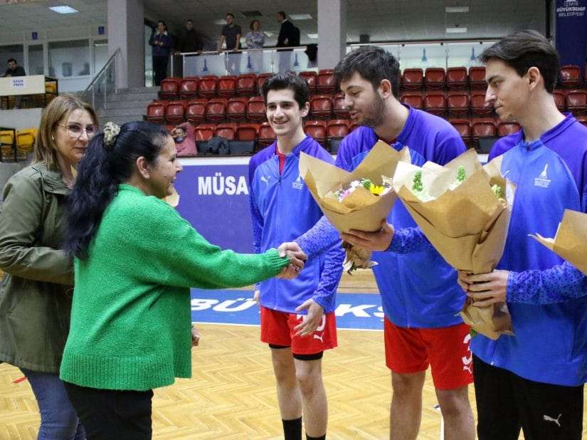 Erkek sporculardan kadınlara 8 Mart jesti