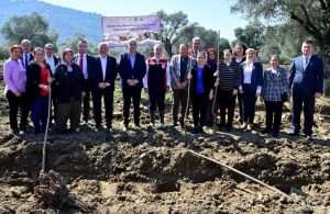 İzmir’de Kadın Çiftçilere Destek: Dut Fidanları Toprakla Buluştu!
