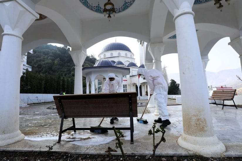 Narlıdere’de camilere temizlik