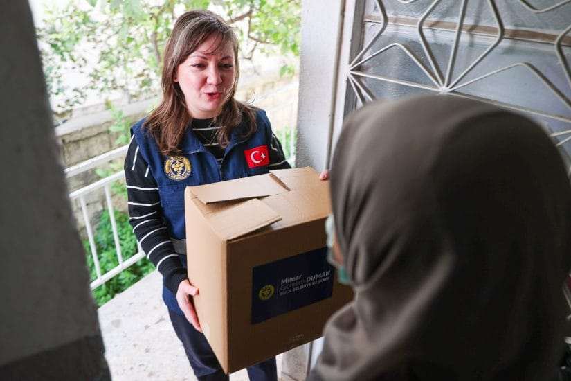 Buca Belediyesi’nden ihtiyaç sahiplerine Ramazan kolisi