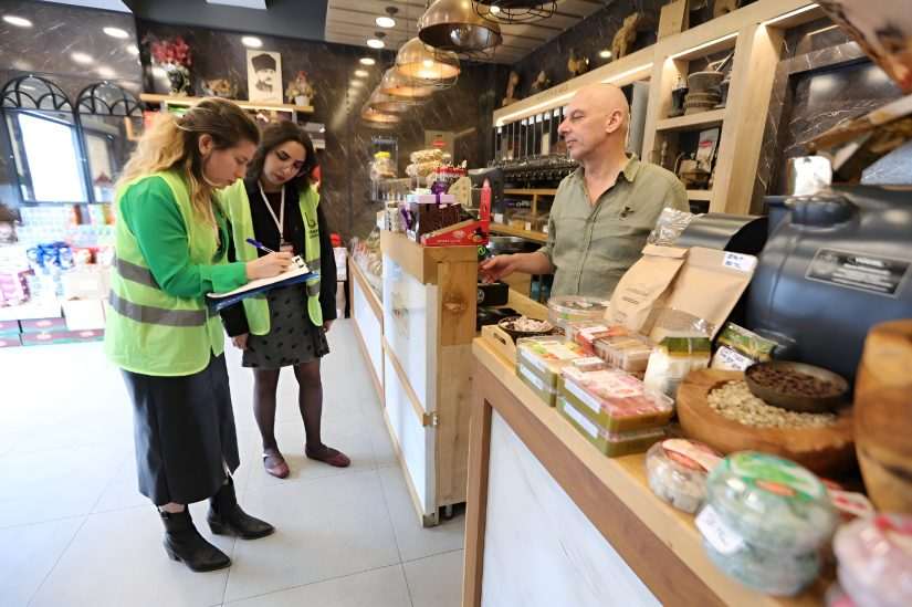 Bayraklı’da ‘Esnaf Masası’ ziyaretlere başladı