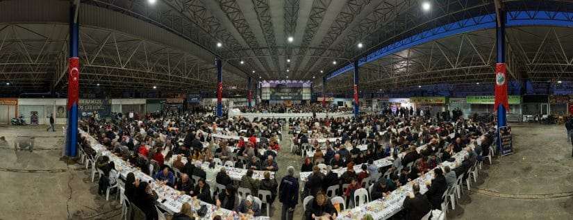 Balçova’da binlerce kişi iftar sofrasında buluştu