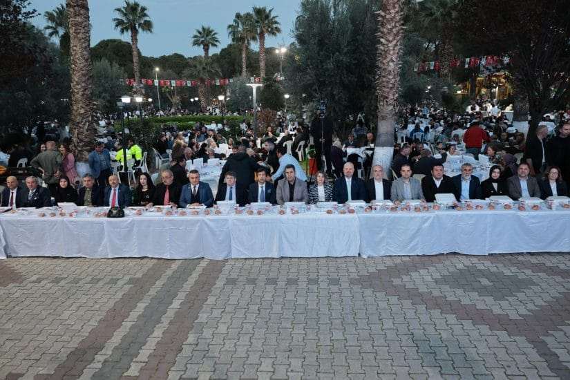 Menemen’de 10 bin kişilik Kadir Gecesi iftarı