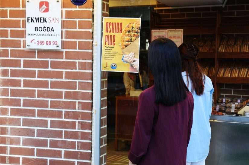 ‘Askıda Pide’ uygulaması  Karşıyaka’da ilgi gördü