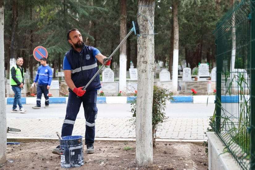 Buca’da mezarlıklar ve camiler temizlendi