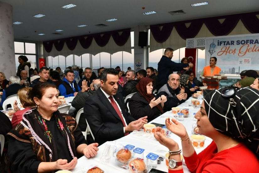 Çiğli ‘de Başkan Yıldız Vatandaşlarla İftarda Buluştu