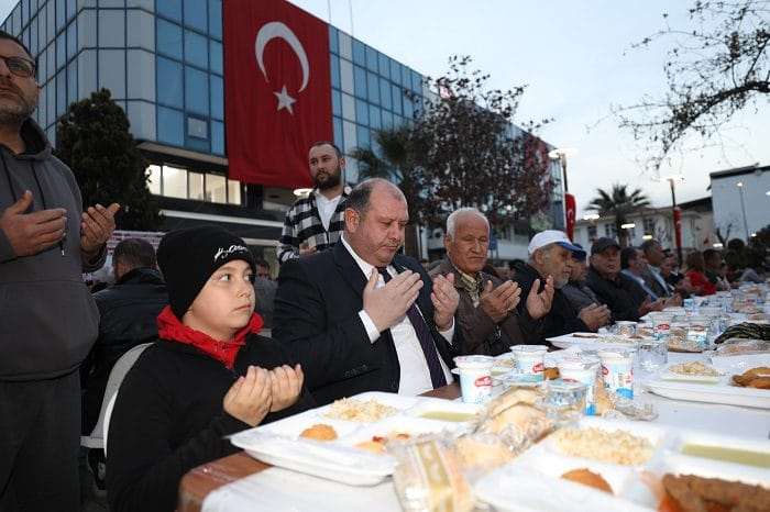 Menderes’te Binler İftar Sofrasında Buluştu