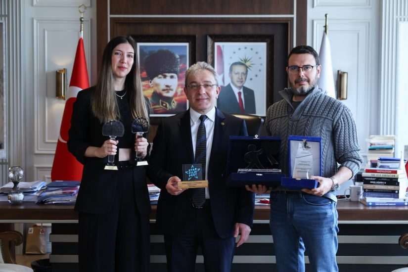 DEÜ’li yönetmenin filmine 15 ödül