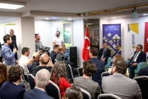 Bakan Kacır, DEÜ’lü girişimcilerle bir araya geldi