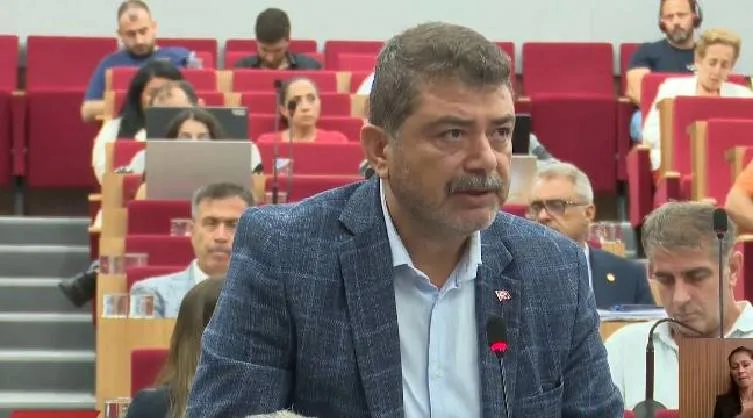 İzBB Meclis Üyesi Atmaca, Şehir Tiyatroları üzerinden Tugay ve Üzümcü'ye  yüklendi!