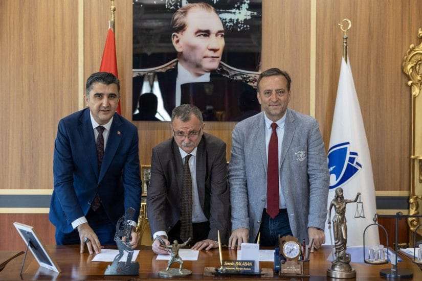 Yunusemre’den Aigai kazı çalışmalarına destek
