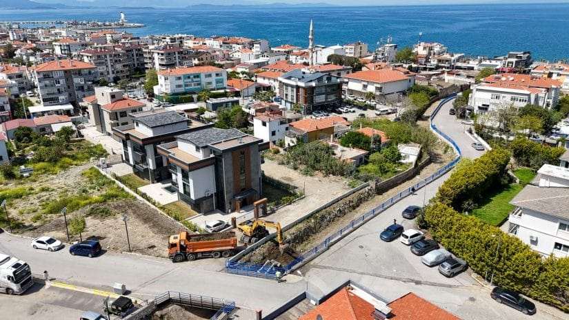 Körfez’e giden dereler temizleniyor