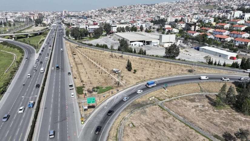 İzmir’de karayolu kavşakları ağaçlandırılıyor
