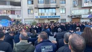 Belediyesinde grev başlayan Mutlu’dan garip duyuru: Çöpleri sokağa bırakmayın!