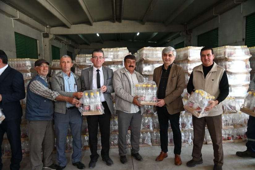 Manisa’da çiftçilere 165 bin biyoteknik tuzak dağıtıldı