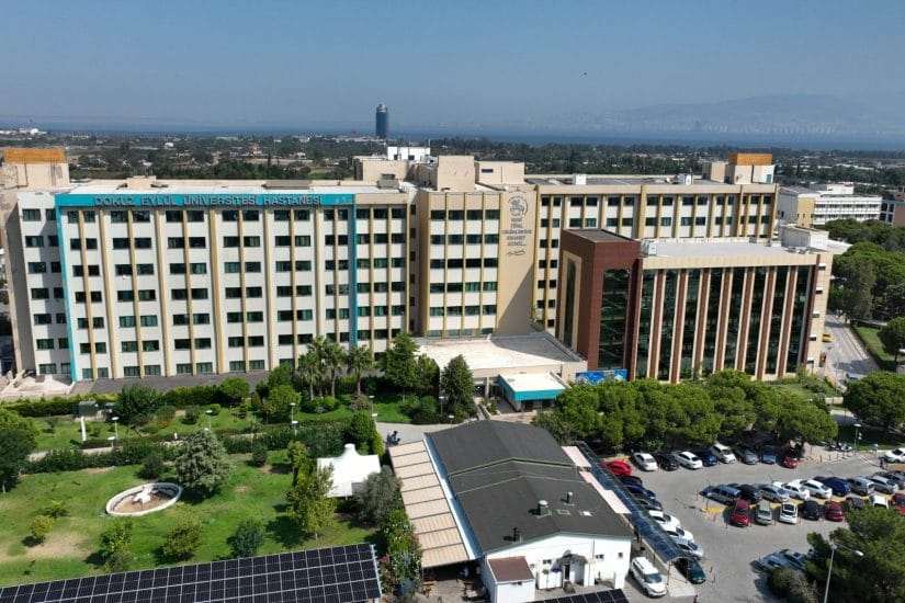 DEÜ’de bir kadından 15 kiloluk dev yumurta kisti çıkarıldı