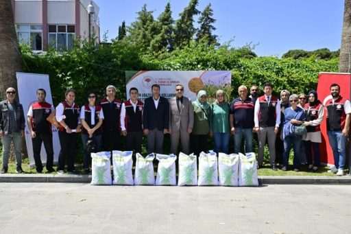 İzmirli üreticilere Sorgum Sudan otu tohumu dağıtıldı