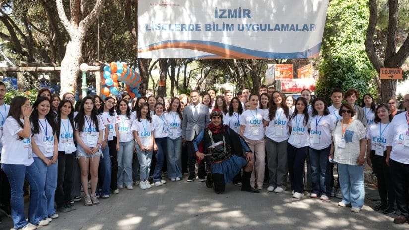İzmir’de, “Liselerde Bilim Uygulamaları” Programıyla Öğrenciler Projelerini Sergiledi
