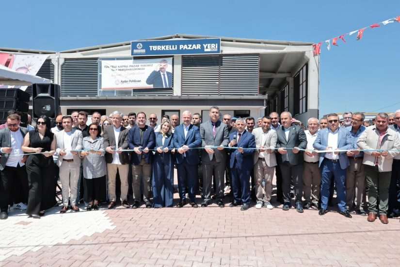 Menemen’de bir kapalı pazar yeri daha açıldı!