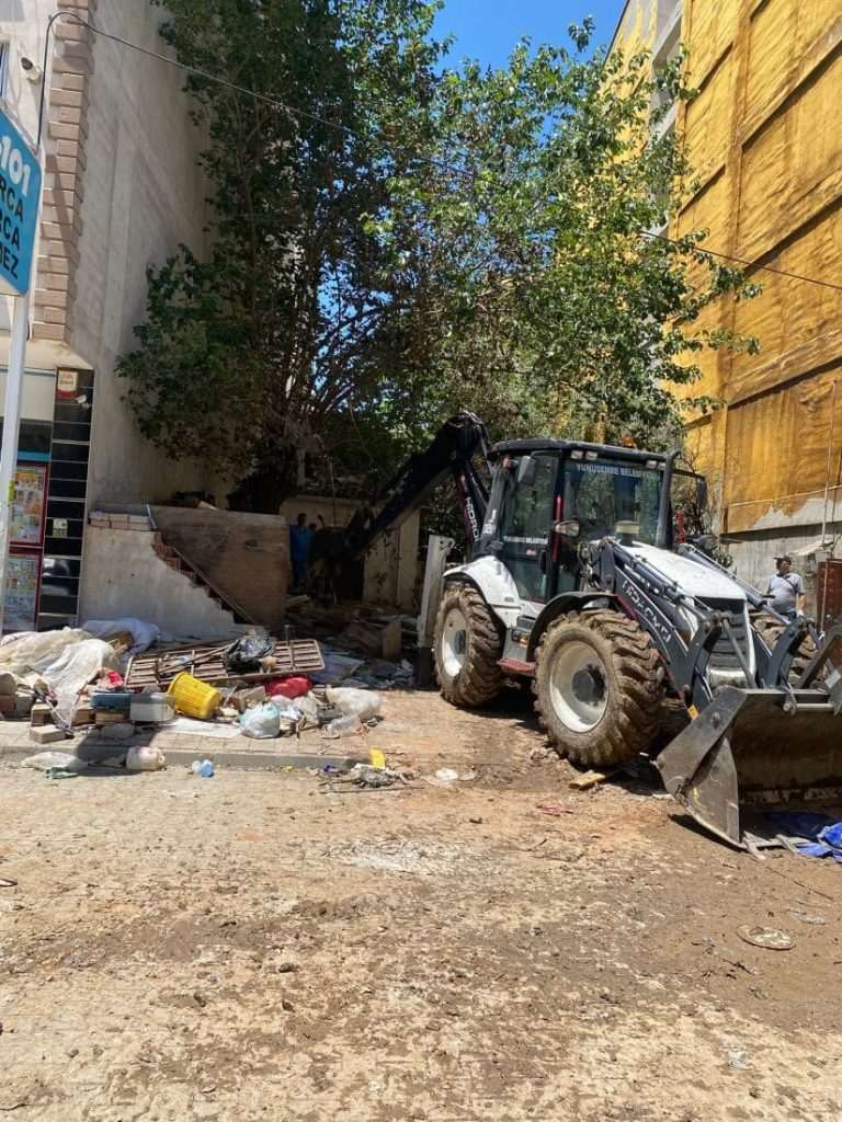Evden 13 kamyon çöp çıktı