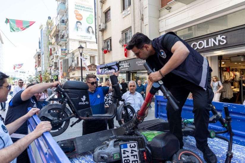 Karşıyaka’da yaya yollarında scooter ve motora izin yok
