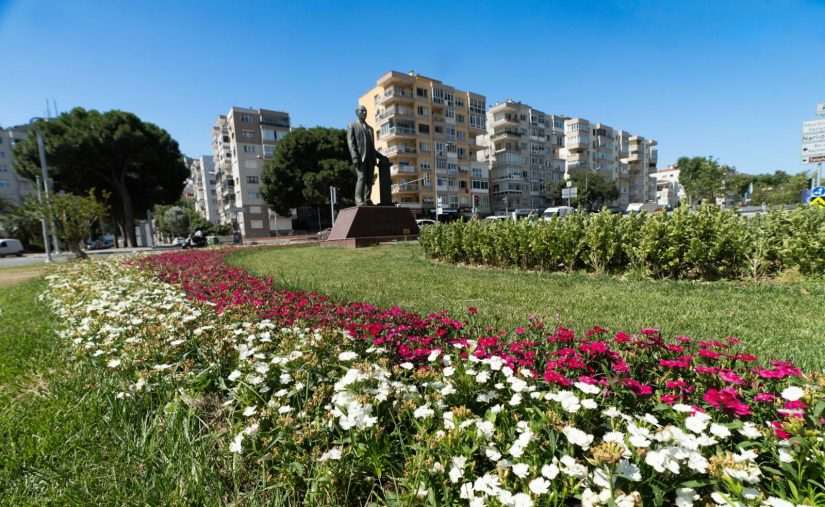 İzmir çiçeklendi