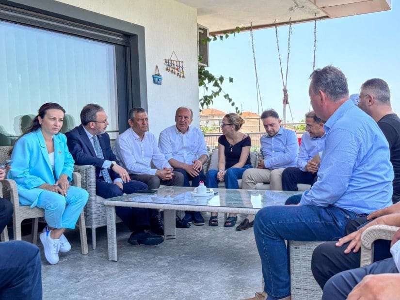 Kasapoğlu’ndan merhum Başkan Zeyrek’in ailesine taziye ziyareti