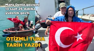 Manş Denizi’ni 13 saat 26 dakikada yüzerek geçti-Otizmli Tuna tarih yazdı