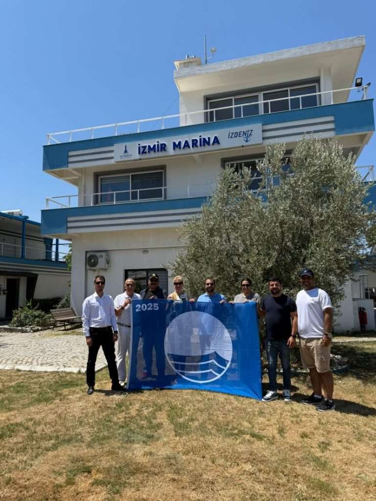 İzmir Marina’ya Mavi Bayrak