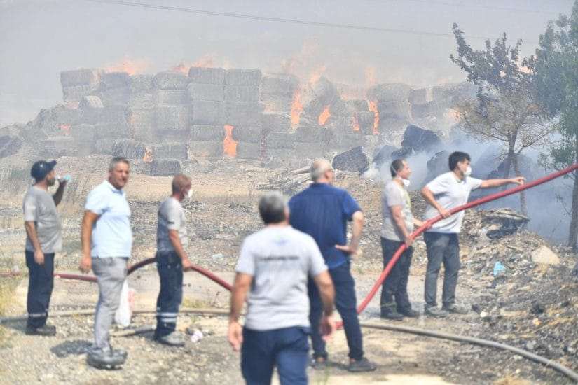 Torbalı’da kağıt atık alanında yangın