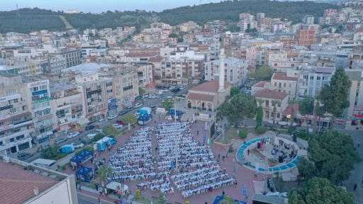 Aliağa Demokrasi Meydanı yenilenecek